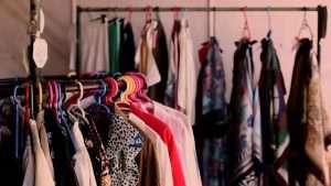 armario con ropa, moda, tendencias