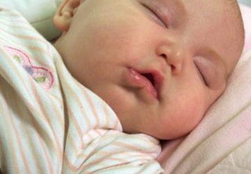 El bebé no debe dormir boca abajo por el riesgo de muerte súbita