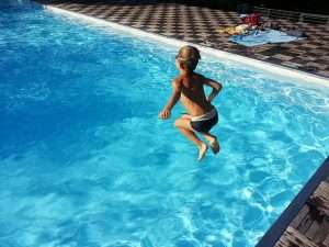 piscina en niños diversion verano