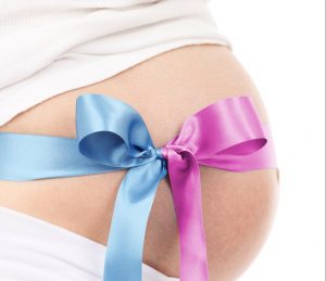embarazo y parto múltiple tripa con lazo de dos colores sexo bebe