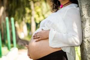 tripa de embarazada para hablar de cuidar espalda en embarazo