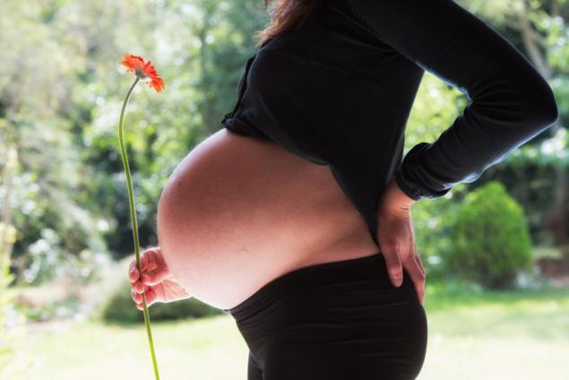 tripa de embarazada muy baja queda poco para el parto