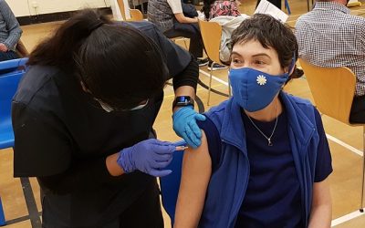 Pasar la Covid y vacunarse protege un 95% contra la enfermedad grave